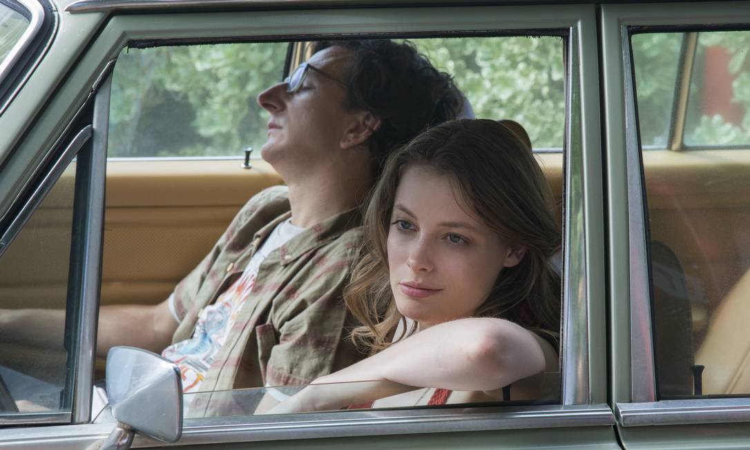 O retrato mais real do vício em relacionamentos está escondido nesta série da Netflix